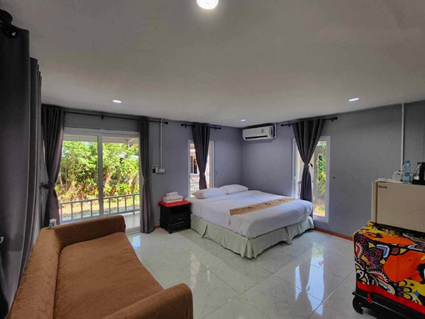 Family Resort Koh Phayam Extérieur photo